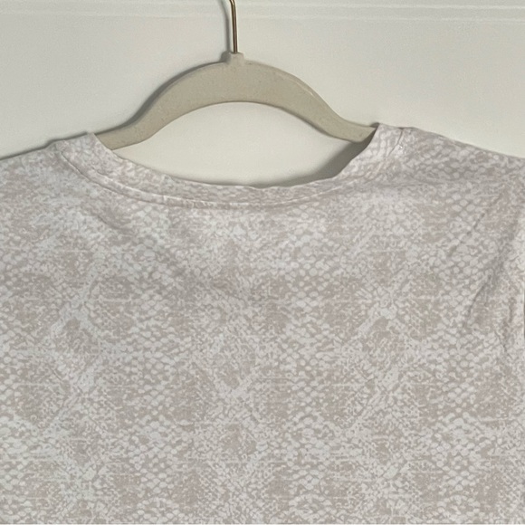 New! Athleta Organic Daily Snake Print Tee white nwt 35273 - Picture 9 of 14